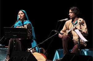 کنسرت خواننده زن حامی بهائیت در اپرای سعدی شیراز+عکس