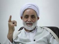 قرائتی: به جوان بی ‎نماز، زن ندهید