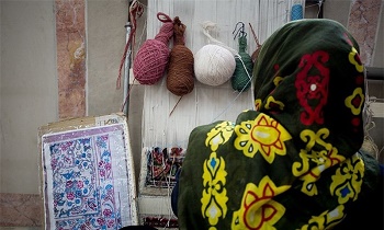 کارگاه‌های دومین قطب تولید فرش ابریشم کشور در آستانه تعطیلی /بیکاری ۱۵ هزار قالیباف مراغه‌ای
