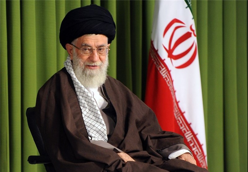 حاشیه‌های دیدار خانواده‌های شهدای مدافع حرم با امام خامنه‌ای/ عبایی که جا ماند!