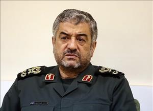 باید توجه مان را به تقویت مبانی انقلاب اسلامی معطوف کنیم/ سال ۸۸ دشمنان از حمله نرم خود نتیجه معکوس گرفتند/ سالهاست که با جنگ روبرو هستیم و آنرا احساس نمی کنیم