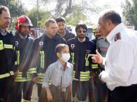 کودک سرطانی رییس آتش‌نشان‌ها شد + عکس