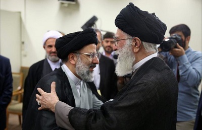رهبر انقلاب حجت‌الاسلام رئیسی را به تولیت آستان قدس منصوب کردند