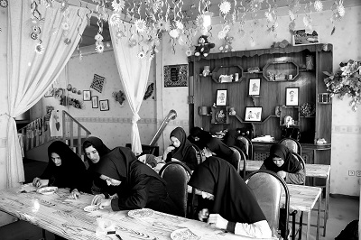 در کنار دختران معلول ذهنی شهرستان میانه/ حکایت دخترانی که حکم طناب دار دارد