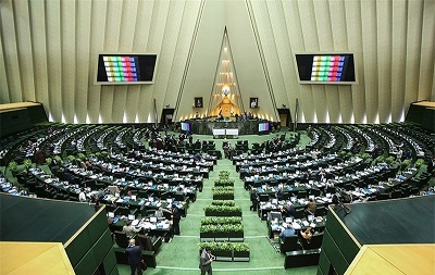 ۲ فوریت طرح الزام دولت برای جبران خسارات اقدامات آمریکا علیه ایران تصویب شد + متن کامل