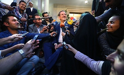 خبرنگاری، پراسترس ترین شغل دنیا/ خبرنگاران، در محل کار اینگونه غذا بخورند!