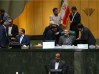 دفاع از «روحانی» به سبک لاریجانی/ همیشه پای احمدی‌نژاد در میان است/وقتی مطهری فارسی را پاس داشت