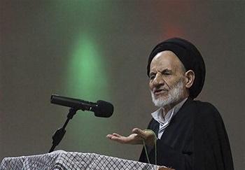 طلبه و دانشجوی بسیجی باید هر جایی از حق دفاع کند