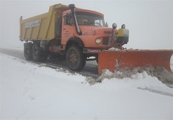 ۷۵ روستای شهرستان میانه در محاصره برف/ کولاک در آزاد راه تبریز – زنجان