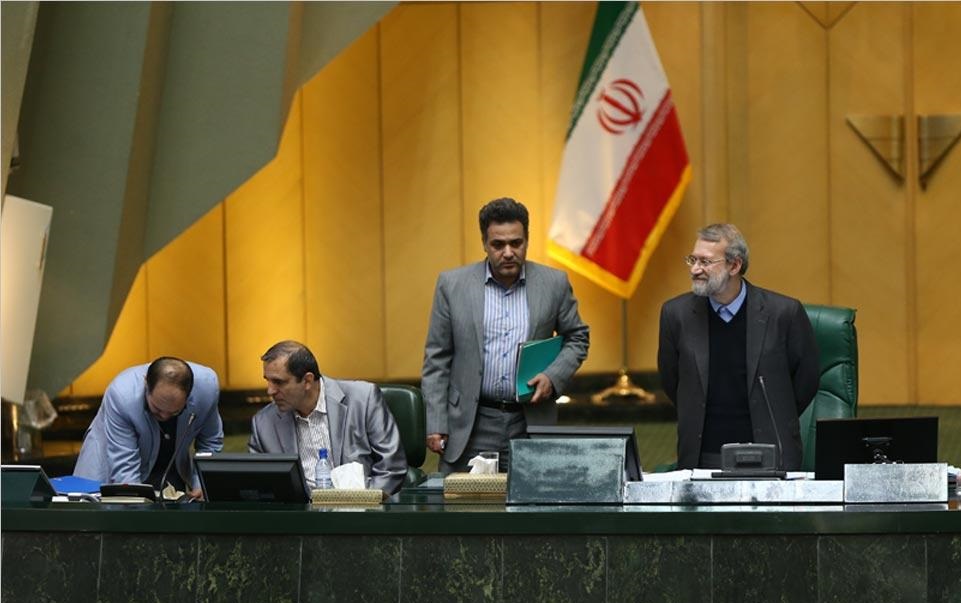 از تذکر «لاریجانی» به دانش آموزان تا داغ دل «امیری»!/وقتی چوب خط ۵۰ نماینده پُر می‌شود