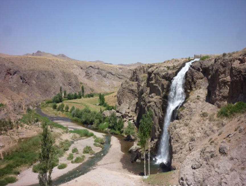 آبشار سد آیدوغموش شهرستان میانه