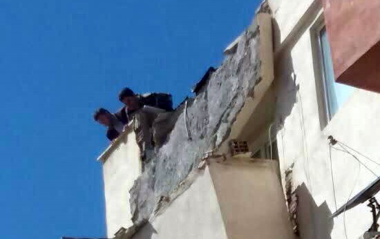 ساکنان واحدهای ترک خورده مسکن مهر میانه نگران هستند